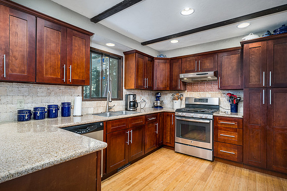 2776 NW Pineview Dr-10