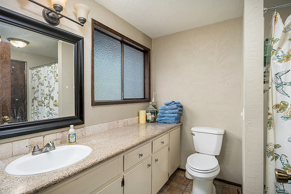 2776 NW Pineview Dr-12