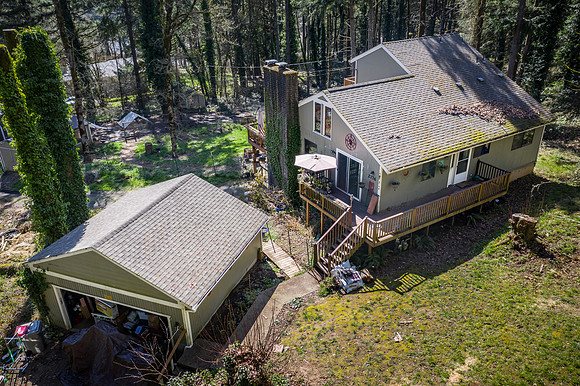 2776 NW Pineview Dr-37