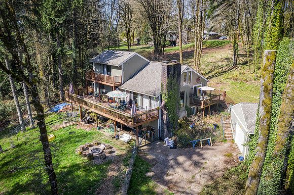 2776 NW Pineview Dr-40