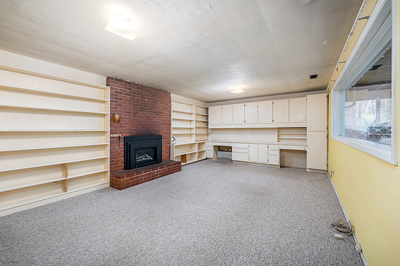 2660 SW Deamond Dr-16