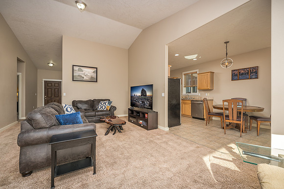768 NE Trinity St-9