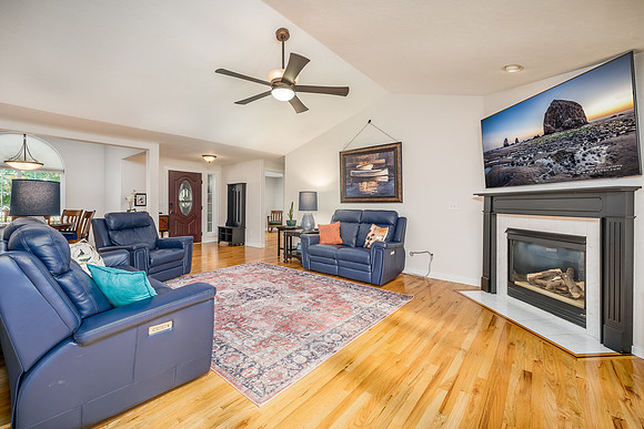 1835 NW Grandview Dr-10