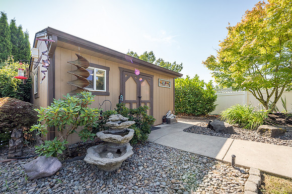 1835 NW Grandview Dr-33
