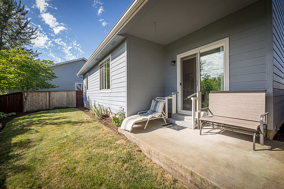 768 NE Trinity St-20