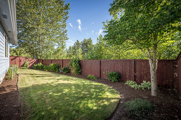 768 NE Trinity St-22
