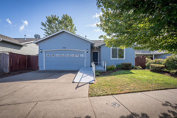 768 NE Trinity St-1