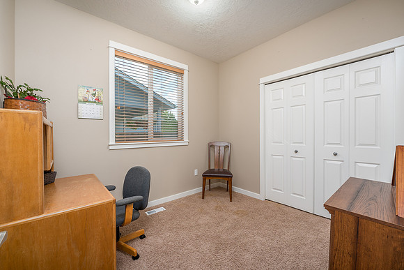 768 NE Trinity St-16